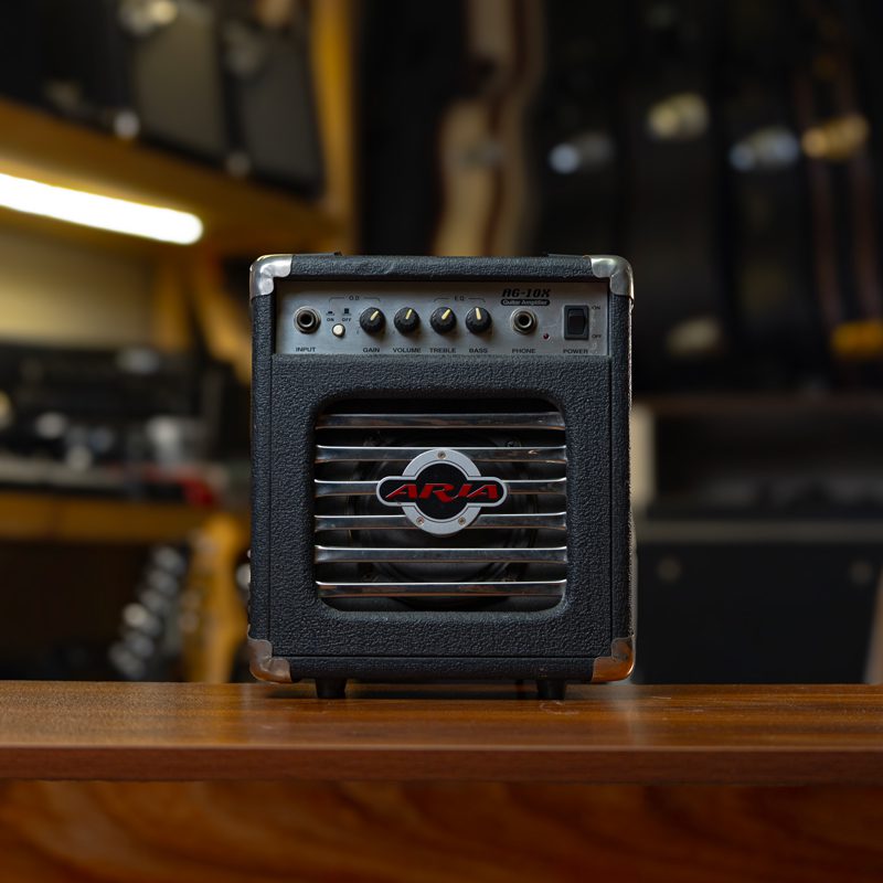 AM1022-pacoguitar-1 امپ گیتار الکتریک آریا Aria AG-10x (With Overdrive) - Image 1