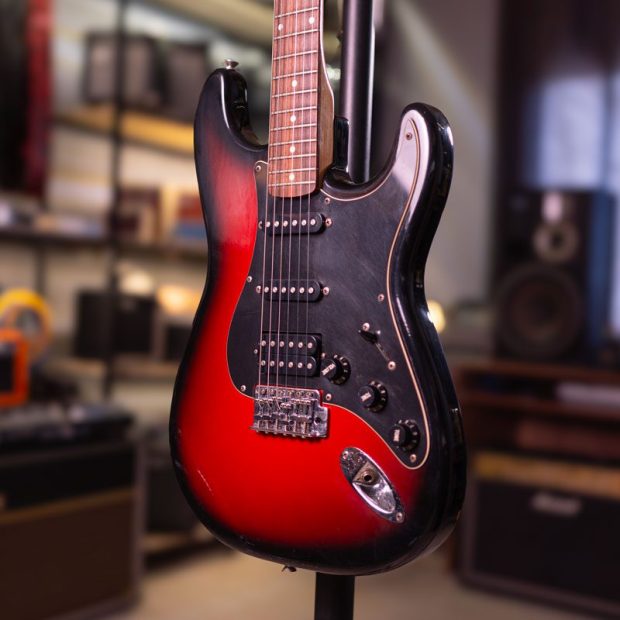 گیتار الکتریک فتوژِنیک Photogenic Strat Black and Red Sunburst - تصویر 3