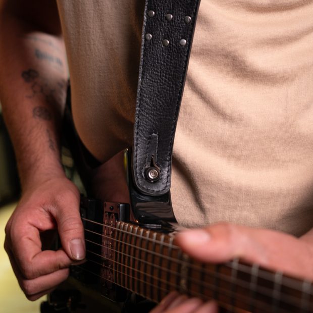 استرپ گیتار استاددار (کوتاه) Guitar Strap Studded - تصویر 3