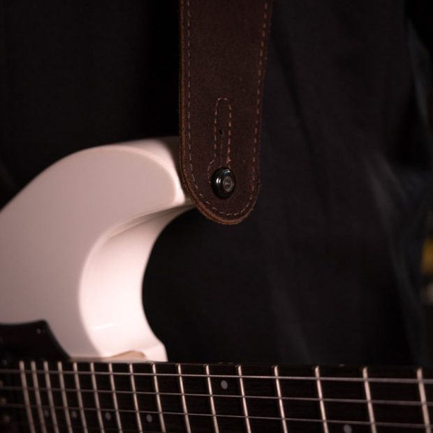 استرپ گیتار چرم گیلمور Legend D.G. Brown Guitar Strap - تصویر 3