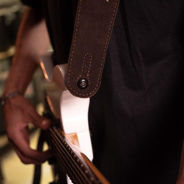 استرپ گیتار چرم گیلمور Legend D.G. Brown Guitar Strap - تصویر 4