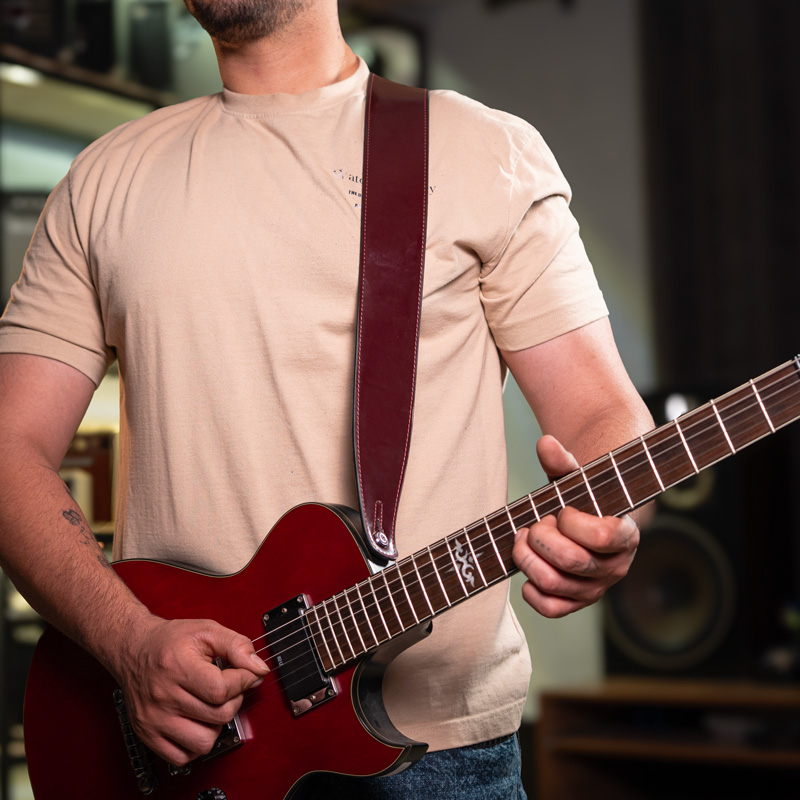 ACS112-pacoguitar-1 استرپ گیتار چرم (زرشکی تیره) Dark Red Leather Guitar Strap - تصویر 1