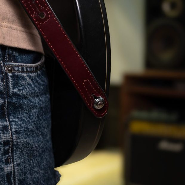 استرپ گیتار چرم (زرشکی تیره) Dark Red Leather Guitar Strap - تصویر 5