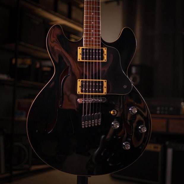 گیتار الکتریک یاماها Yamaha SA-500 Black Semi Hollow - تصویر 1