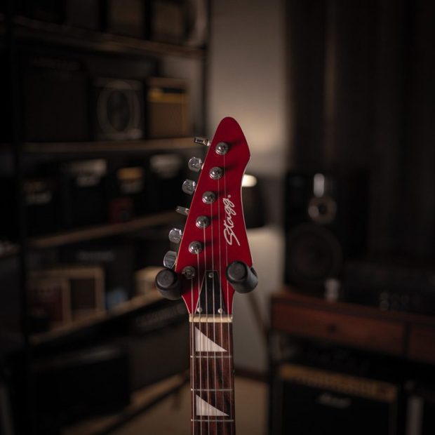 گیتار الکتریک اِستَگ Stagg Superstrat HSS Candy Apple Red - تصویر 3