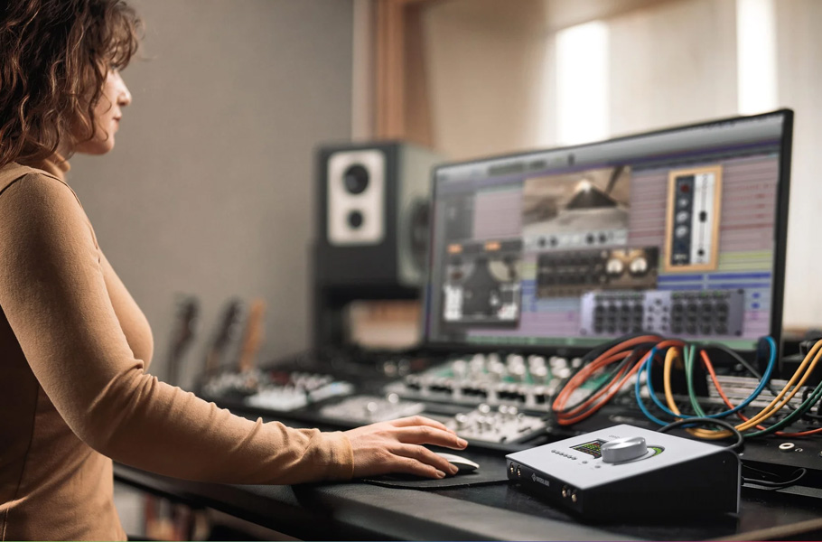 کارت صدا Universal Audio Apollo X4 Gen2 Essentials+ کارت صدا Universal Audio Apollo X4 Gen2 Essentials+