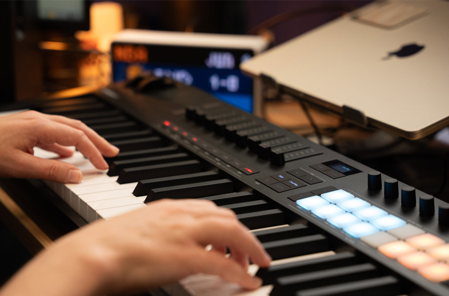 میدی کنترلر Novation Launchkey 61 MK4 میدی کنترلر Novation Launchkey 61 MK4