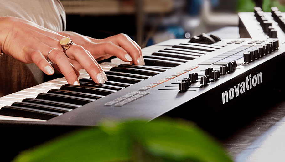میدی کنترلر Novation Launchkey 49 MK3 میدی کنترلر Novation Launchkey 49 MK3