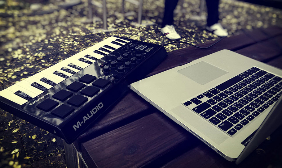 M-Audio Axiom AIR 32 Mini میدی کنترلر M-Audio Axiom AIR 32 Mini میدی کنترلر