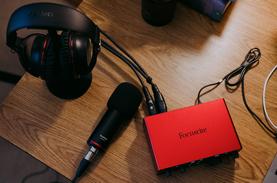 کارت صدا Focusrite Scarlett 4i4 4th Gen کارت صدا Focusrite Scarlett 4i4 4th Gen