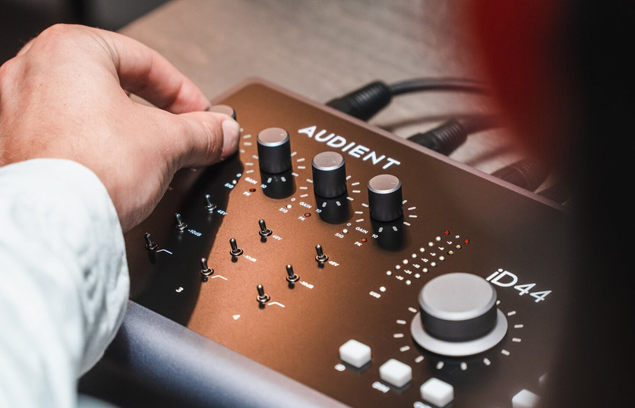کارت صدا Audient iD44 MKII کارت صدا Audient iD44 MKII