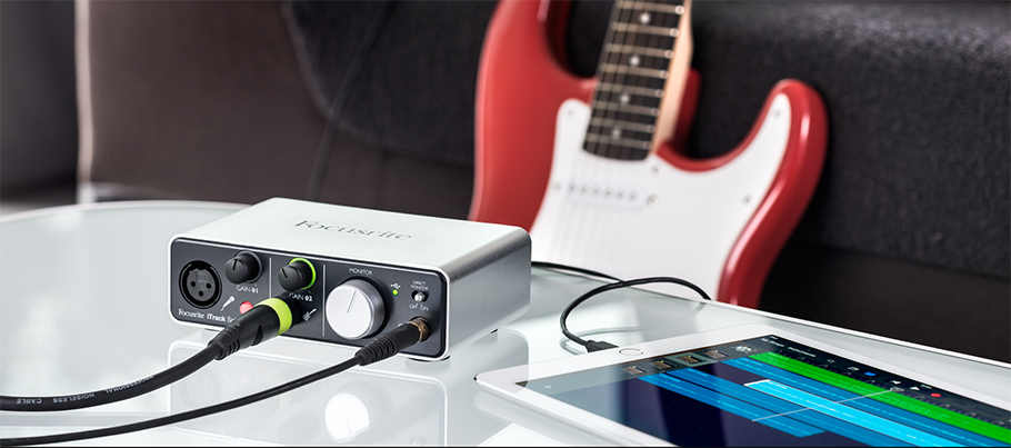 Focusrite iTrack Solo کارت صدا با قابلیت اتصال به آیپد Focusrite iTrack Solo کارت صدا با قابلیت اتصال به آیپد