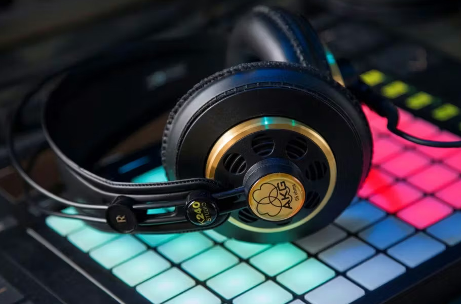 هدفون استودیویی AKG K240 Studio هدفون استودیویی AKG K240 Studio