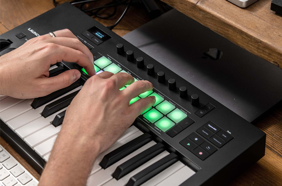 میدی کنترلر Novation Launchkey 25 MK4