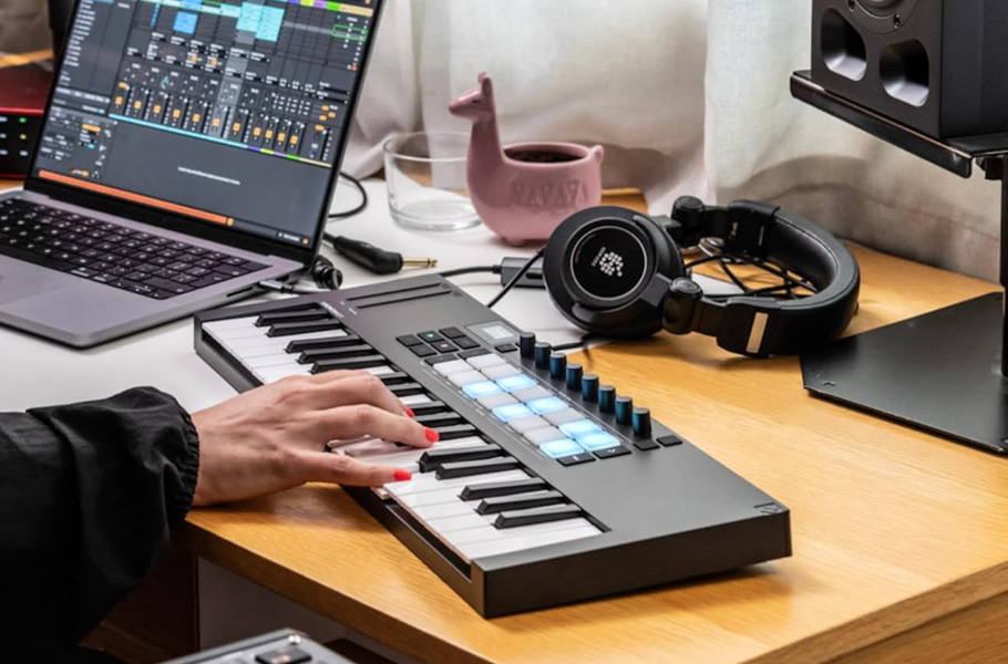 میدی کنترلر Novation Launchkey Mini 37 MK4 میدی کنترلر Novation Launchkey Mini 37 MK4