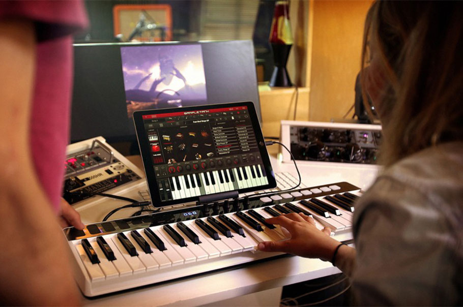 میدی کنترلر و کارت صدا IK Multimedia iRig Keys I/O 49
