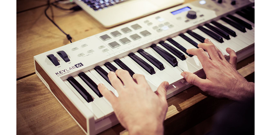 Arturia KeyLab Essential 61 میدی کنترلر Arturia KeyLab Essential 61 میدی کنترلر