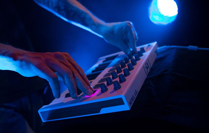 Arturia MiniLab MkII میدی کنترلر Arturia MiniLab MkII میدی کنترلر