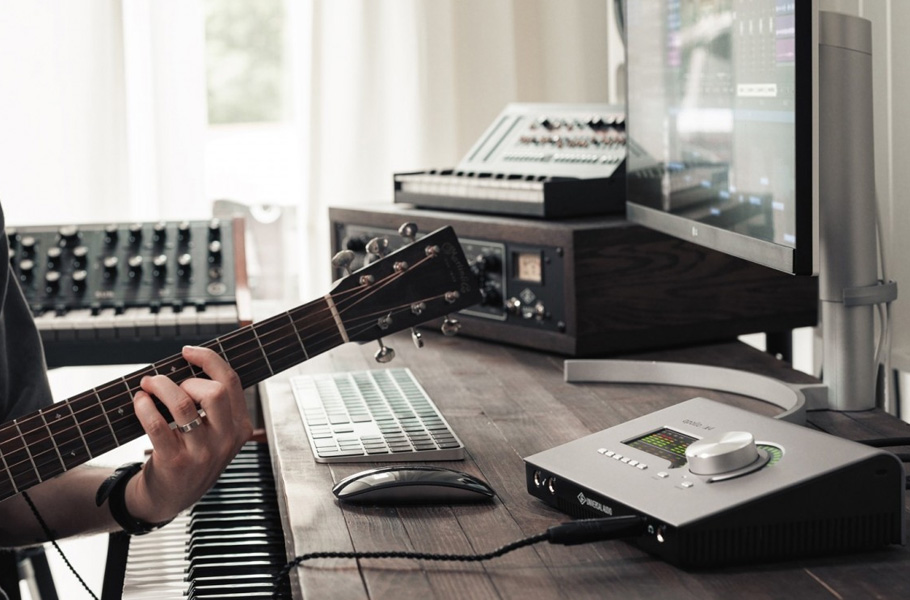 کارت صدا Universal Audio Apollo X4 Gen2 Essentials+ کارت صدا Universal Audio Apollo X4 Gen2 Essentials+