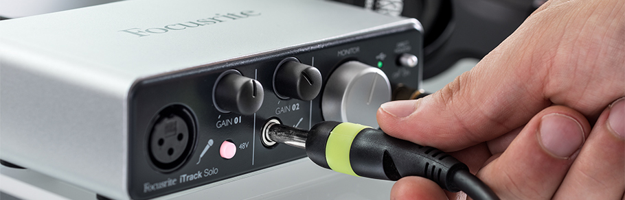 Focusrite iTrack Solo کارت صدا با قابلیت اتصال به آیپد Focusrite iTrack Solo کارت صدا با قابلیت اتصال به آیپد