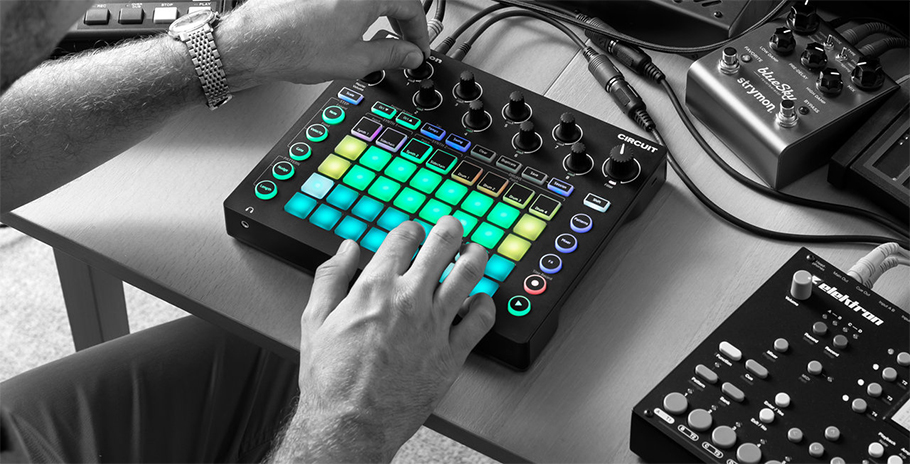 Novation Circuit سینتی سایزر و پد کنترلر Novation Circuit سینتی سایزر و پد کنترلر