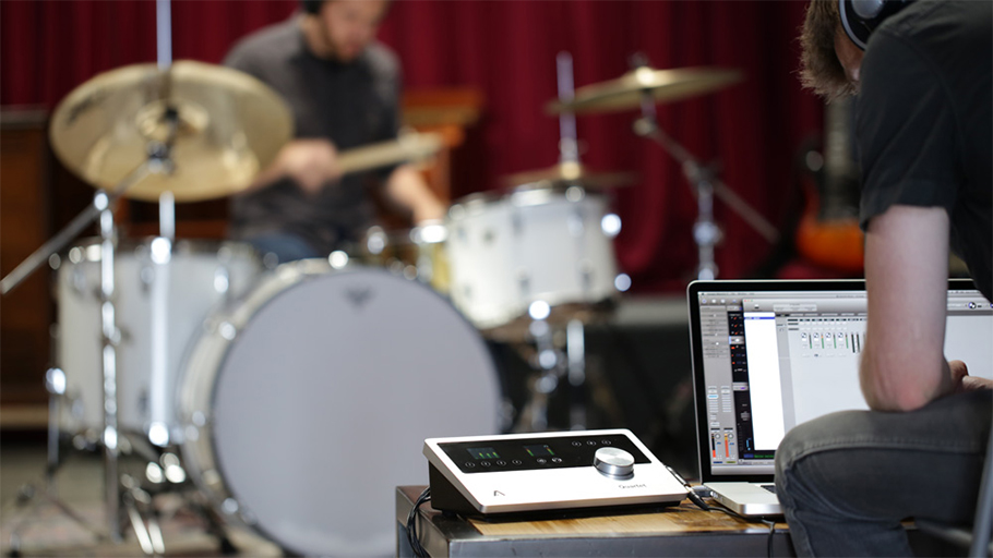 Apogee Quartet کارت صدا مخصوص مک و آیپد Apogee Quartet کارت صدا مخصوص مک و آیپد
