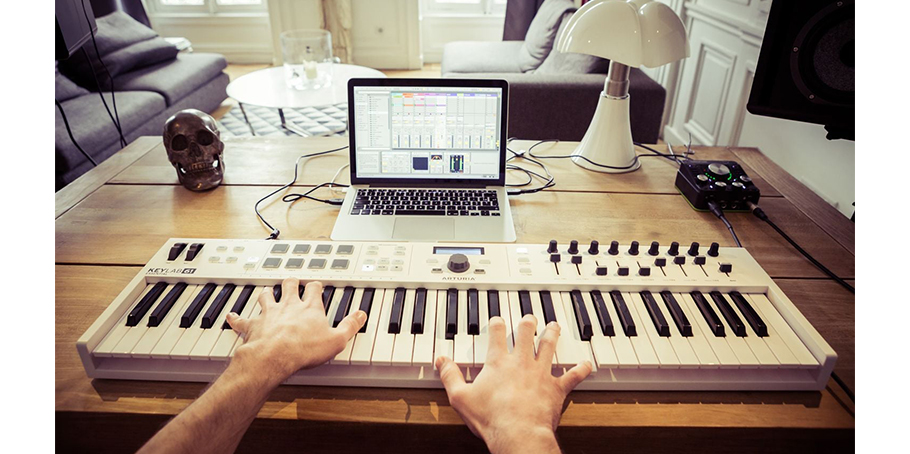Arturia KeyLab Essential 61 میدی کنترلر Arturia KeyLab Essential 61 میدی کنترلر