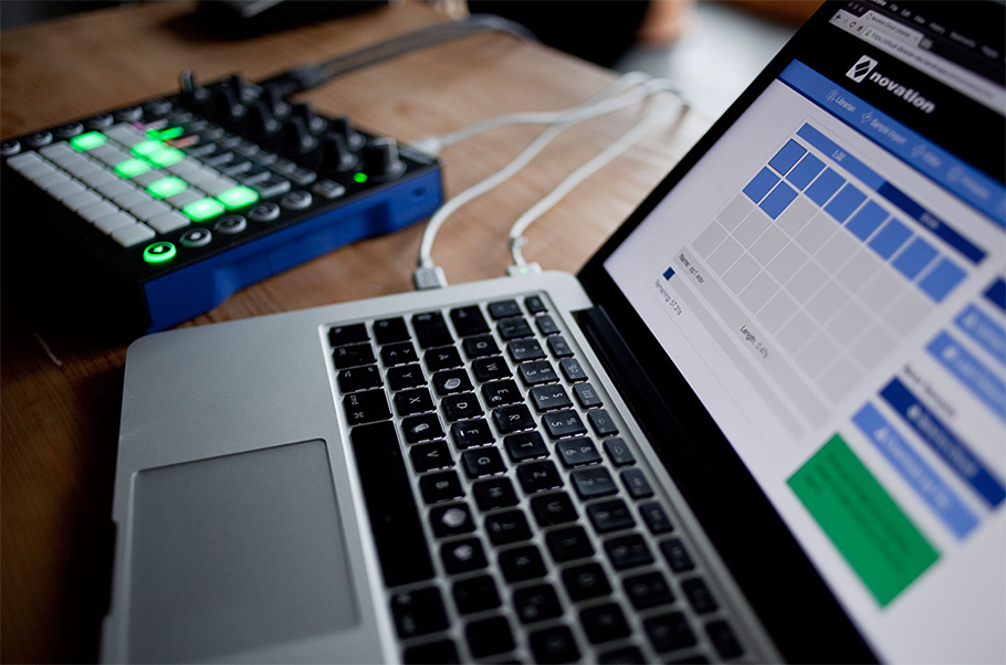 Novation Circuit سینتی سایزر و پد کنترلر Novation Circuit سینتی سایزر و پد کنترلر