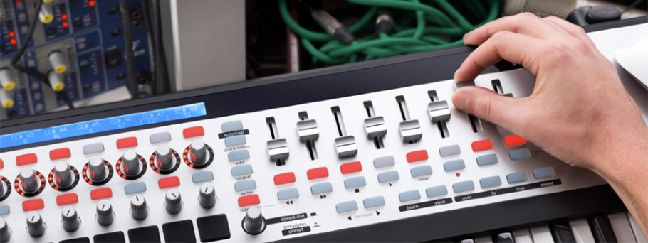 Novation 61 SL MKII میدی کنترلر Novation 61 SL MKII میدی کنترلر