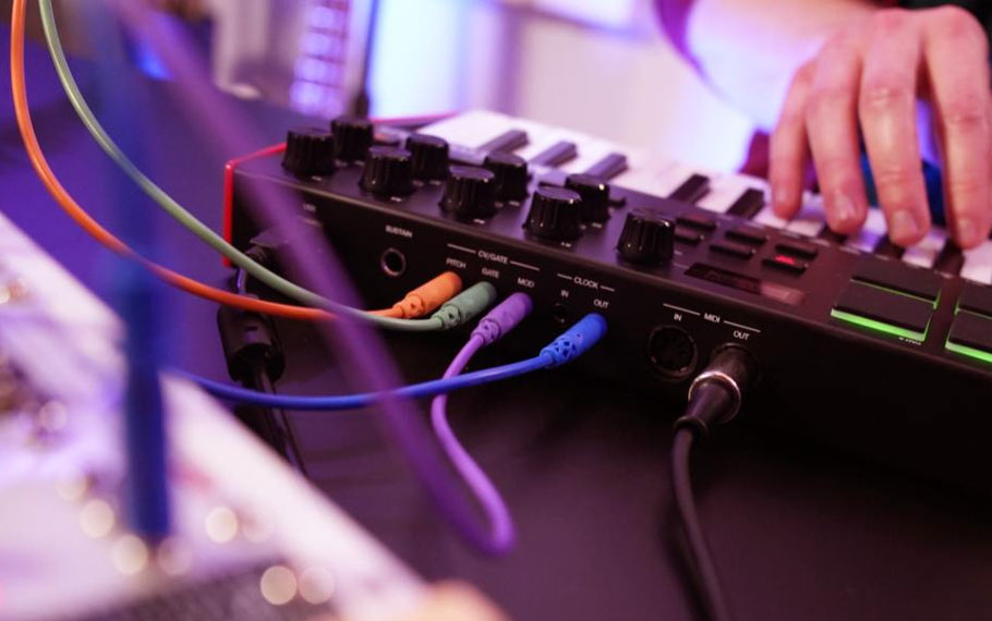 میدی کنترلر AKAI MPK Mini Plus