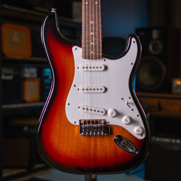 Squier Affinity Series Stratocaster Sunburst-used-pacoguitar-1 گیتار الکتریک فندر اسکوایِر Squier Affinity Series Stratocaster Sunburst - تصویر 1